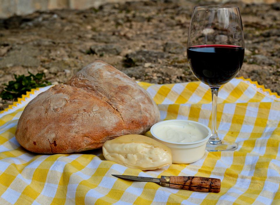 feira-queijo-pao-e-vinho