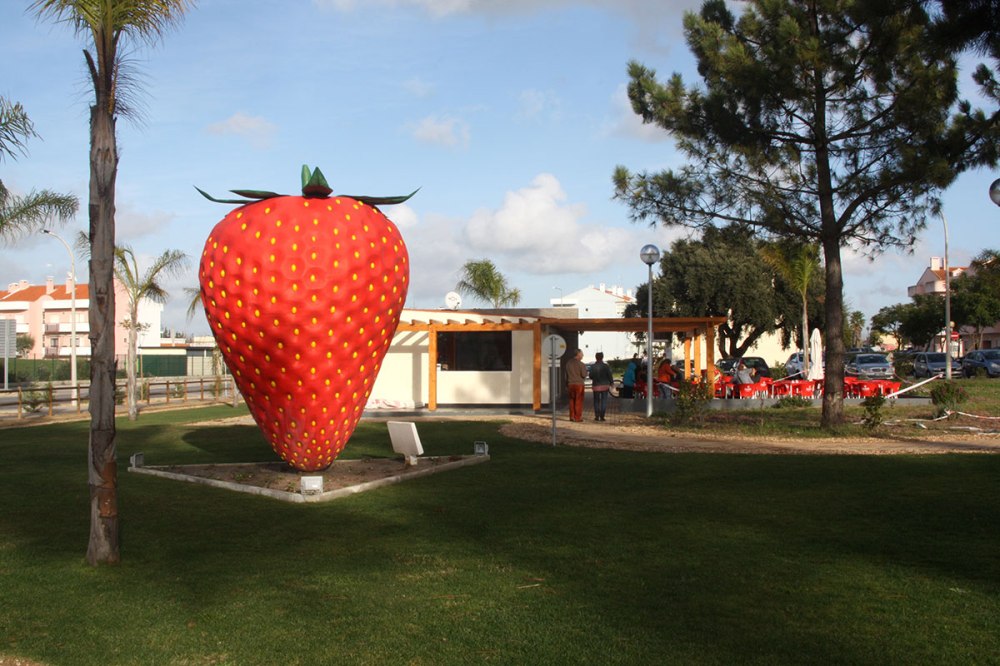 criativa “Festa do Morango” d’ Azeitão