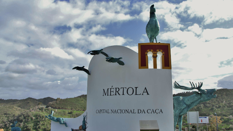 Mértola da caça, no terreno ou no prato